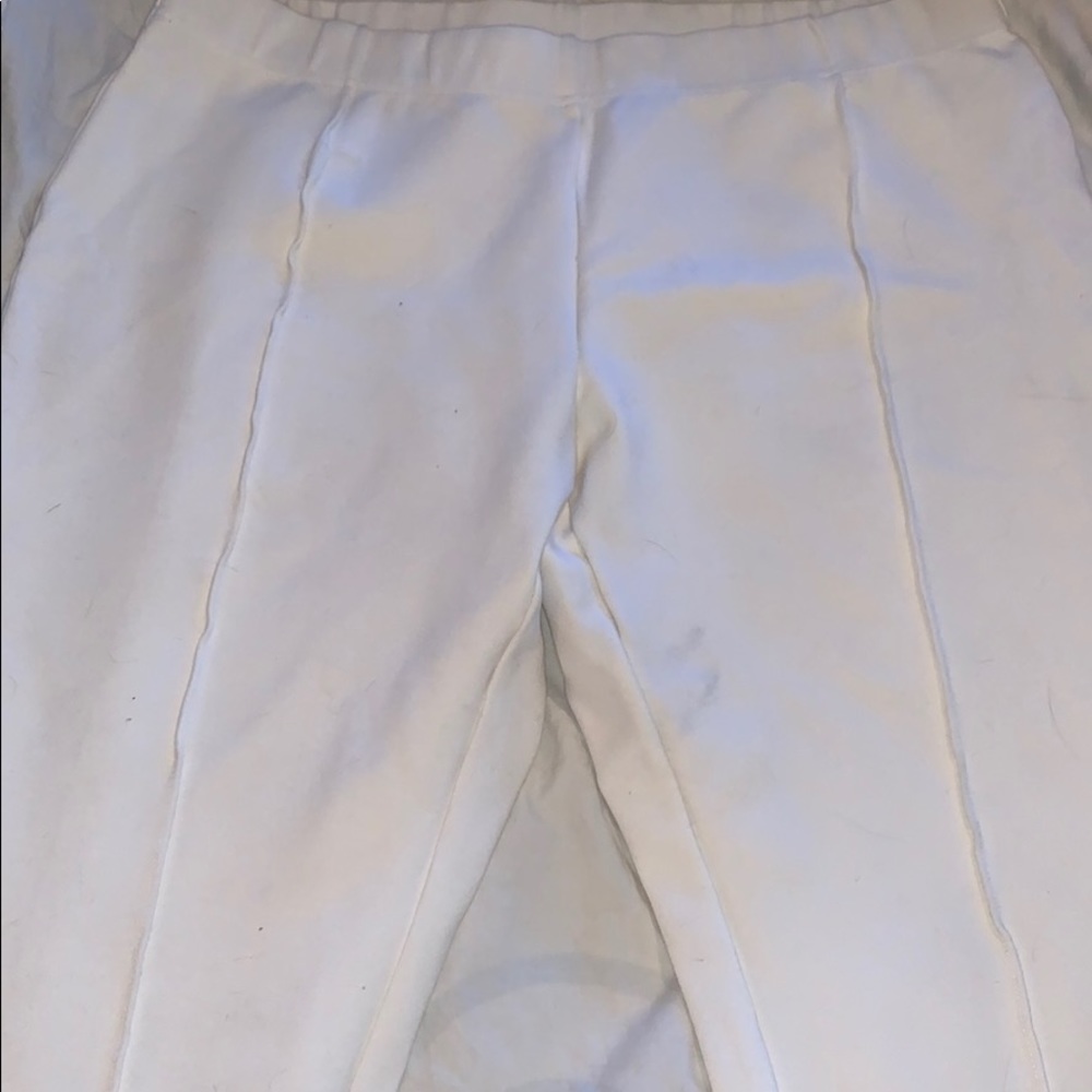 Preowned womans elastic waste capris.